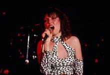NEW YORK, NY - CIRCA 1980: Pat Benatar in concert circa 1980 in New York City. (Photo by Raoul/IMAGES/Getty Images)