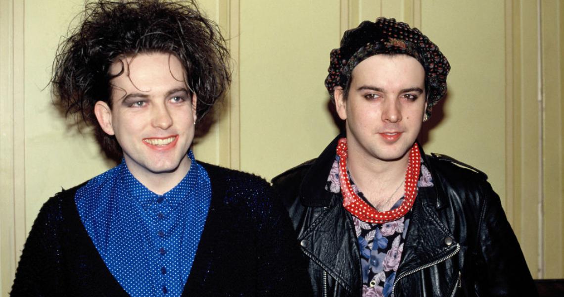 L-R: Robert Smith and Simon Gallup in 1989